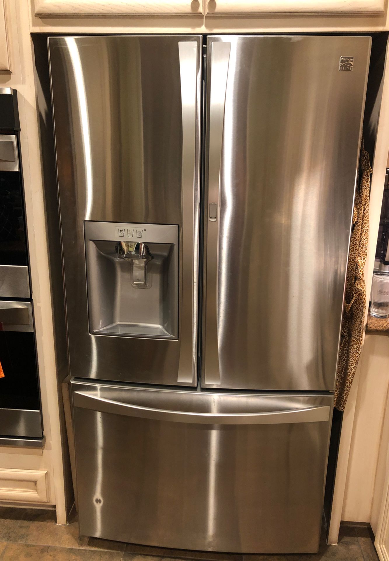 Kenmore Elite refrigerator, counter top, for parts, broken compressor