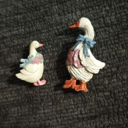 Vintage Goose Brooch Set
