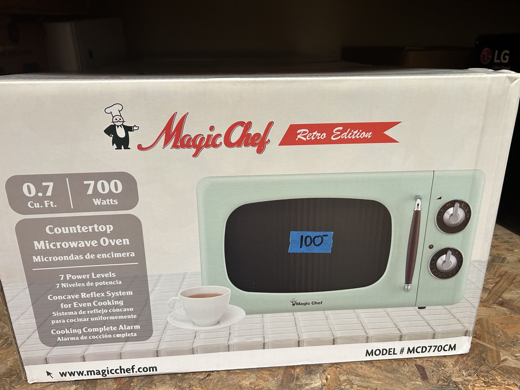 Magic Chef Retro Edition Microwave Mint