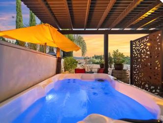 🔥 2024 Cal Spa Kona Hot Tub – 3 Person w/ Chaise Lounge (PZ-519L) 🔥
