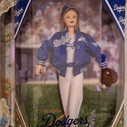  Los Angeles Dodgers Barbie Doll – Collector Edition (1999)
This rare vintage Barbie is part of the "Barbie Loves Sports" collection released by Matte