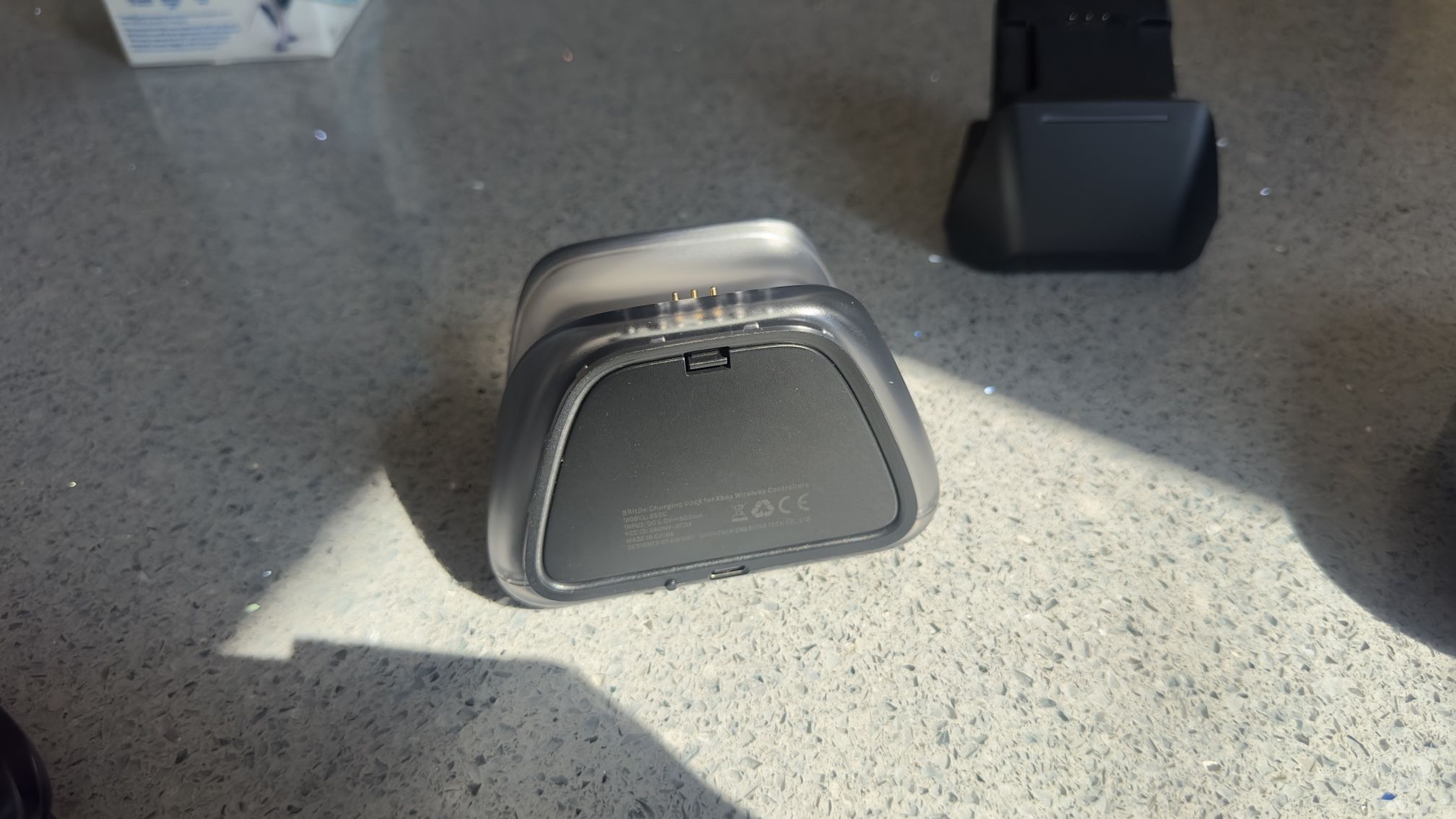 Xbox charging stand, comes with a controller and battery pack