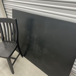 Dining Table And 6 Chairs With 3 Extension Leaves