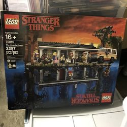 LEGO The Upside Down 75810 Stranger Things The Upside Down Sealed