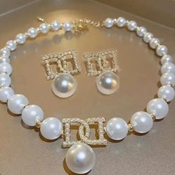 BEAUTIFUL NEW NECKLACE & EARRINGS SET🌲PRICE HAS BEEN REDUCED!!