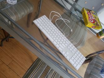 Selling Apple Wired USB Keyboard