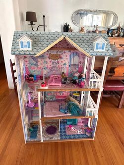 Kids Kidkraft Dollhouse