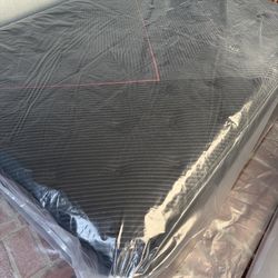 New queen size Beautyrest Black edition Mattress
