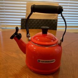 Le creíste Water Kettle Red Almost New 