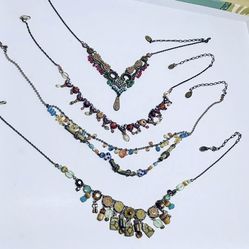 (I) Ayala Bar Necklace “V” unique unusual, aurora borealis