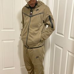 🔥 Nike Tech Style Sets – New w/ Tags