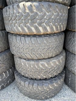 Vendo 35/12.50/R18 las 4 llantas Toyo Mt por $220