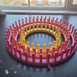 Circular Loom Set With Three Different Sizes