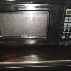 Rival 700 Watt Microwave 
