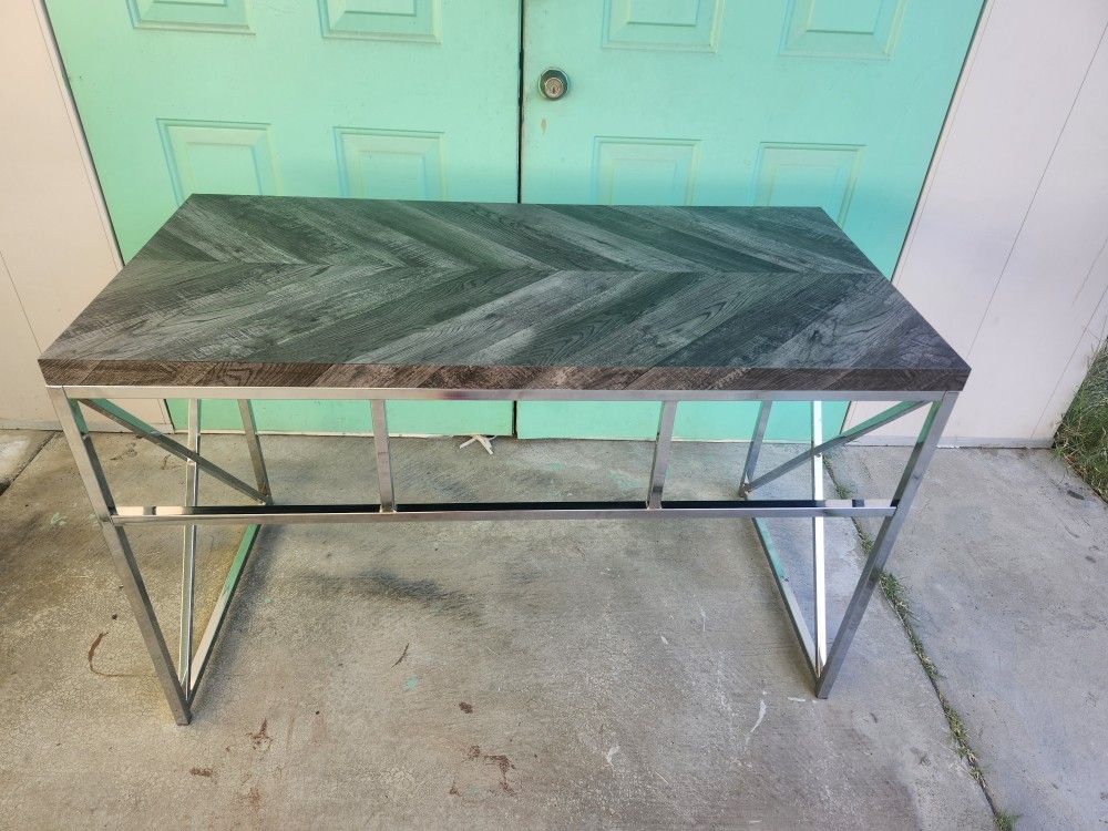 Desk. $40 dolls..!!!!