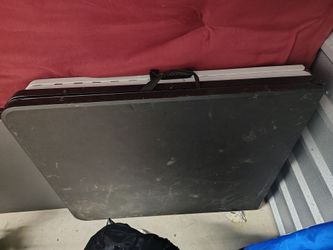 2 6foot folding tables