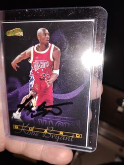 Rare Signed Kobe Bryant upper Deck Baseball Card Rare Find with COA