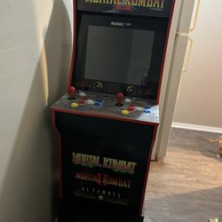 Mortal Kombat Arcade game with Stand 