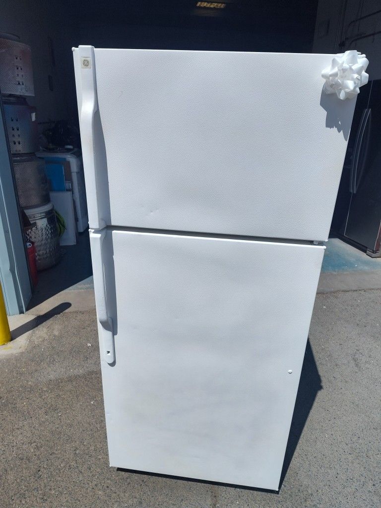 Refrigerator GE Whirlpool & More Lots Of Appliances In Stock.