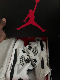 Jordan 4 “military black”