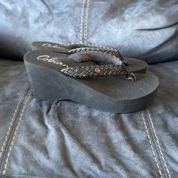New Without Tags Cobian Women’s Size 9 Flip Flop Thing Sandals Heels Shoes