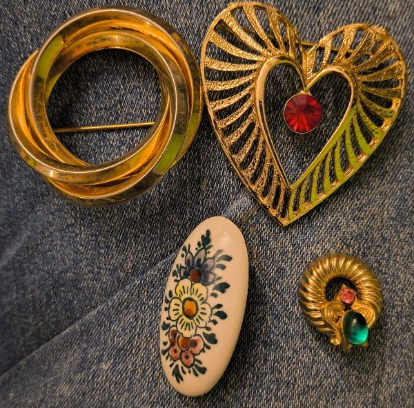 Brooch Set