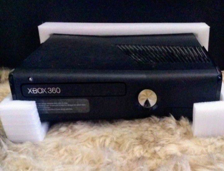 Microsoft Xbox360 Live, Kinect & Games. (Complete)