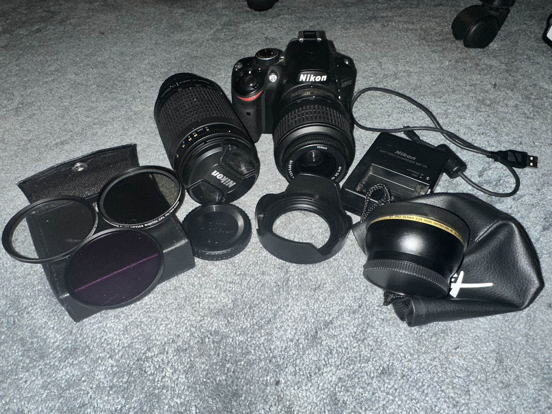 Nikon d3200 W/ Accessories 