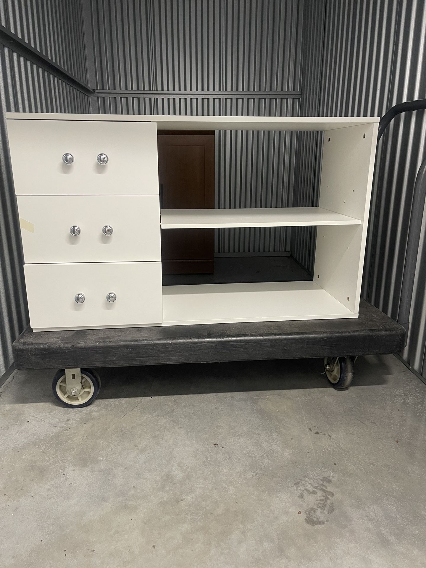 small storage cabinet / sideboard unit