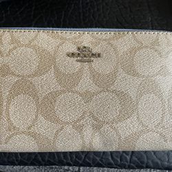 Coach Wristlet  Bag -New Beige & Blue 