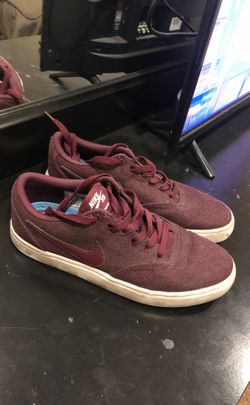 Burgundy nike sb size 8