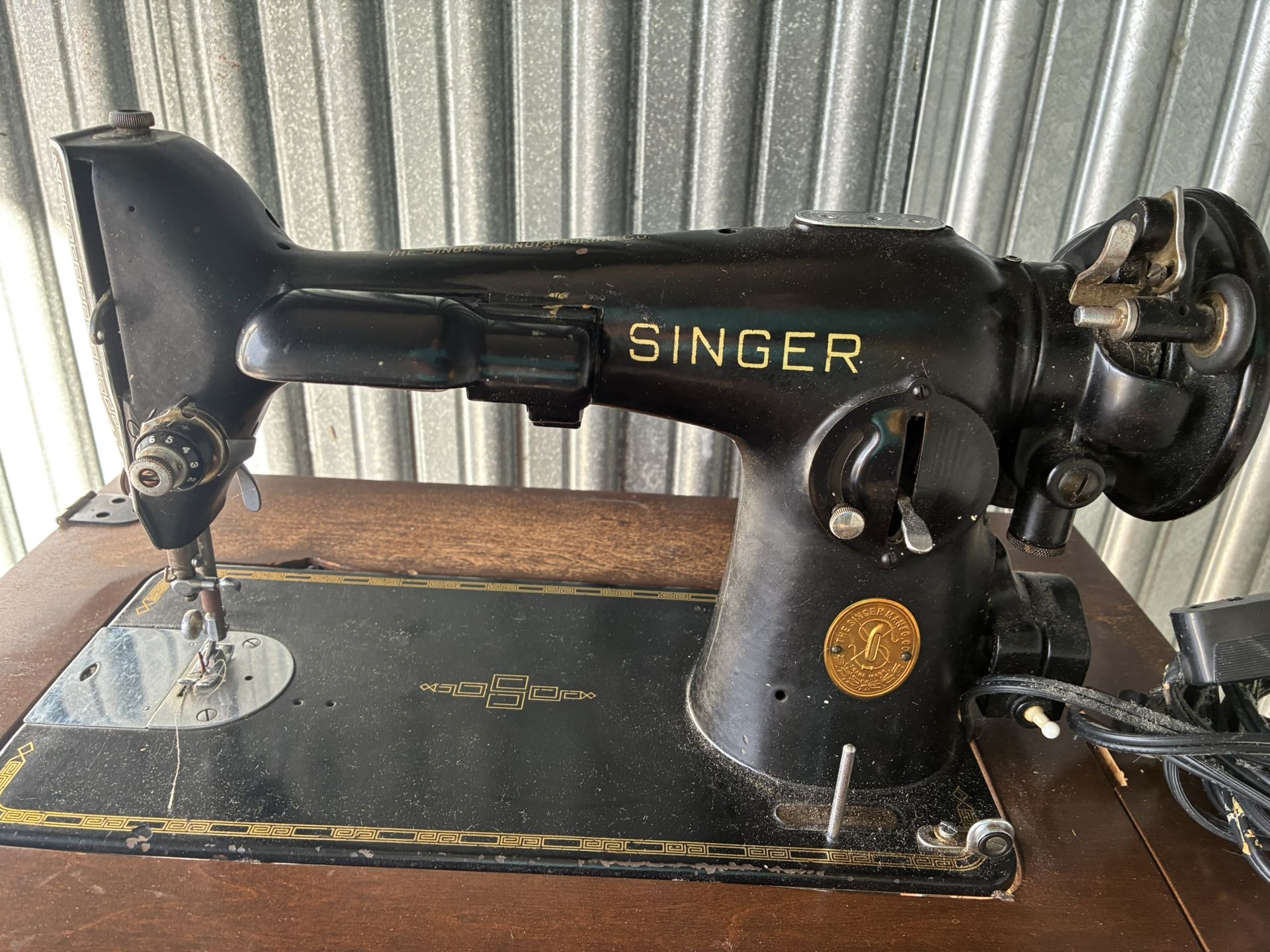 Old school SINGER sewing machine.