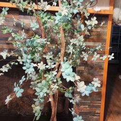 2 ARTIFICIAL TREES 