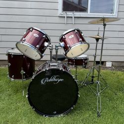 Ashthorpe Drums Set, Red Glittery 