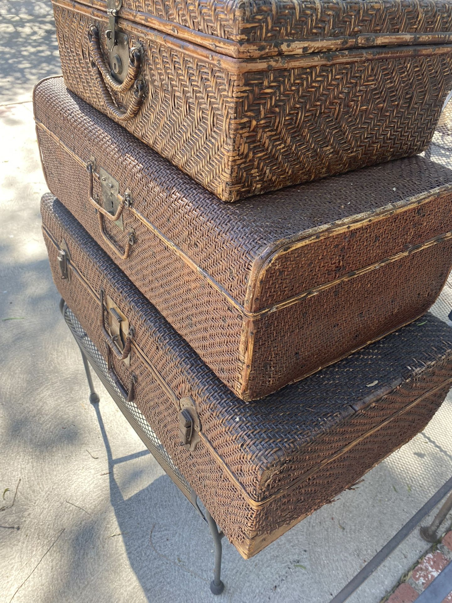 3 Display Antique Suit Cases