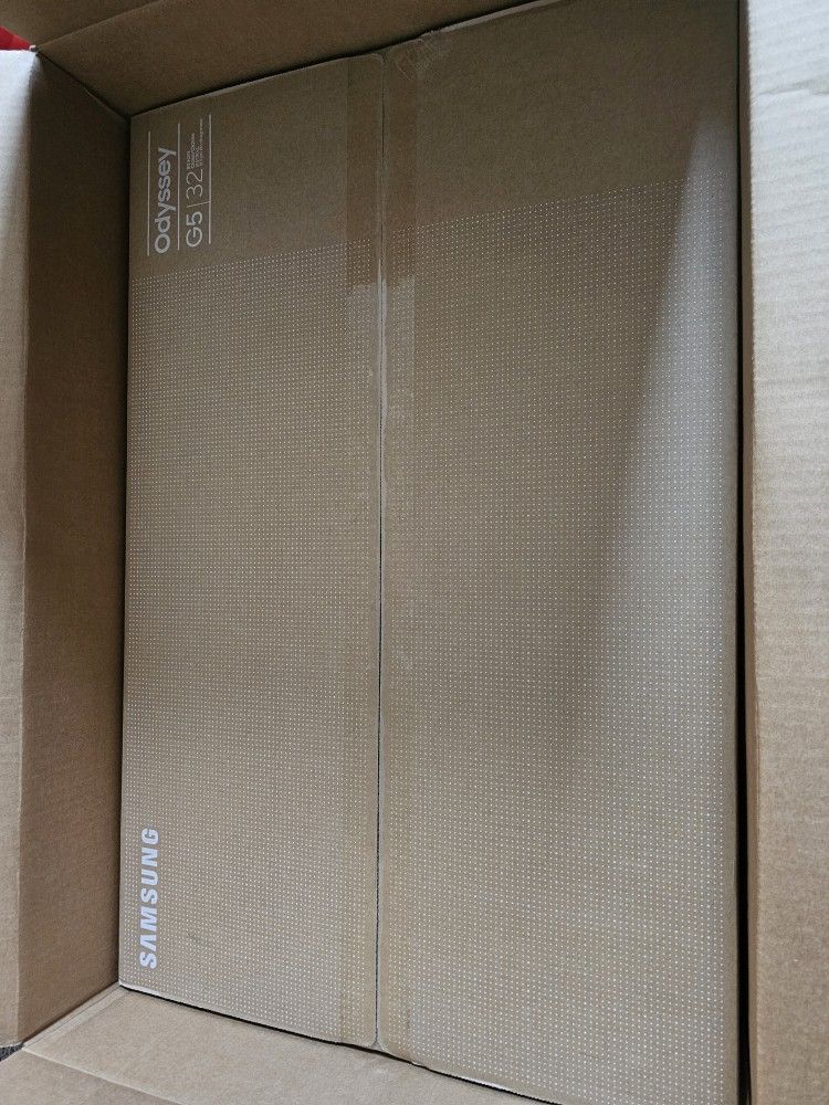 32" Samsung Monitor NEW