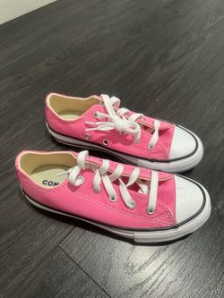 BRAND NEW Kids Pink Converse Size 13