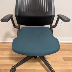 Heavy Duty Office/Game Chair Adjustable! Mint Condition! 
