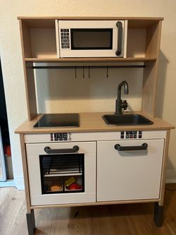 Wooden Play Kitchen- Ike’s Duktig