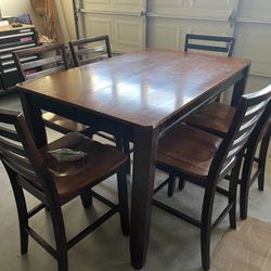 Dining Table / Comedor 