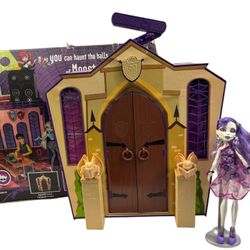 Monster High - High School Play Set with Spectra Vondergeist 