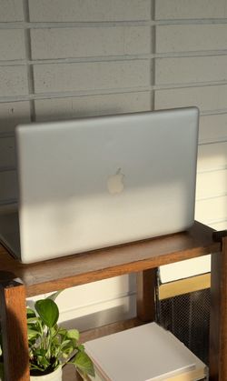 2011 15” MacBook Pro (non-operable)