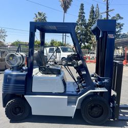 KOMATSU ALL TERRAIN PROPANE FORKLIFT