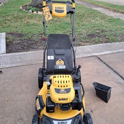 Dewalt 196cc Mower Like New $390 price is there firm/ seminueva precio firme, $390