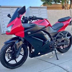 2011 Kawasaki NINJA 250 Sportbike 