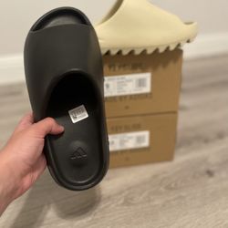 👟 Yeezy Slides – Onyx Black & Bone 👟 Sizes 9 and 10