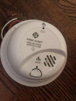 First alert smoke alarm and carbon monoxide with battery back up