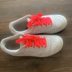 NIKE SIZE 8