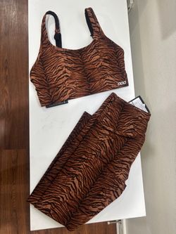 Lorna Jane Tiger Print Sports Bra and Leggings Set