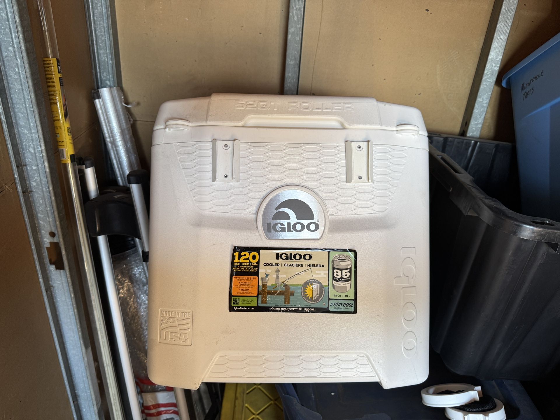 Used Igloo Marine Quantum 52Qt Roller Cooler